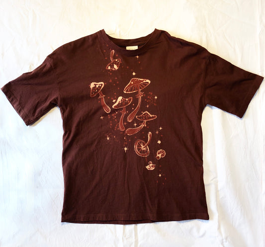 ’Tumbling Shrooms' one of a kind upcycled t-shirt (size: L)